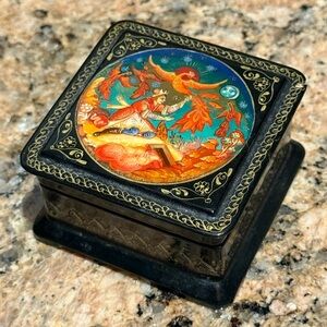 Vtg Russian Black Lacquer Whimsical Trinket Box INTRICATE Hand Painted
